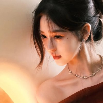 圆月映花都